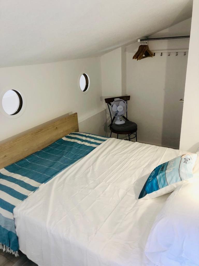 Stylish Studio Close To Beach In Residence With Pool Нарбон Екстериор снимка
